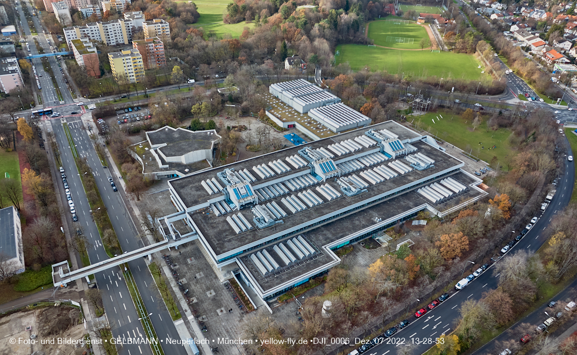 07.12.2022 - Luftbilder von der Baustelle an der Quiddestraße 'Haus für Kinder' in Neuperlach